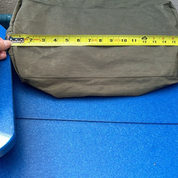 Chicos Travelers Bag- lightweight, many compartments - Picture 7 of 9